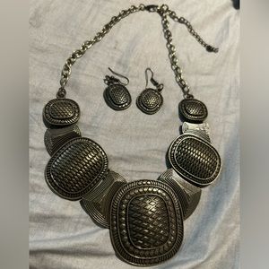 Women’s necklace with matching earrings